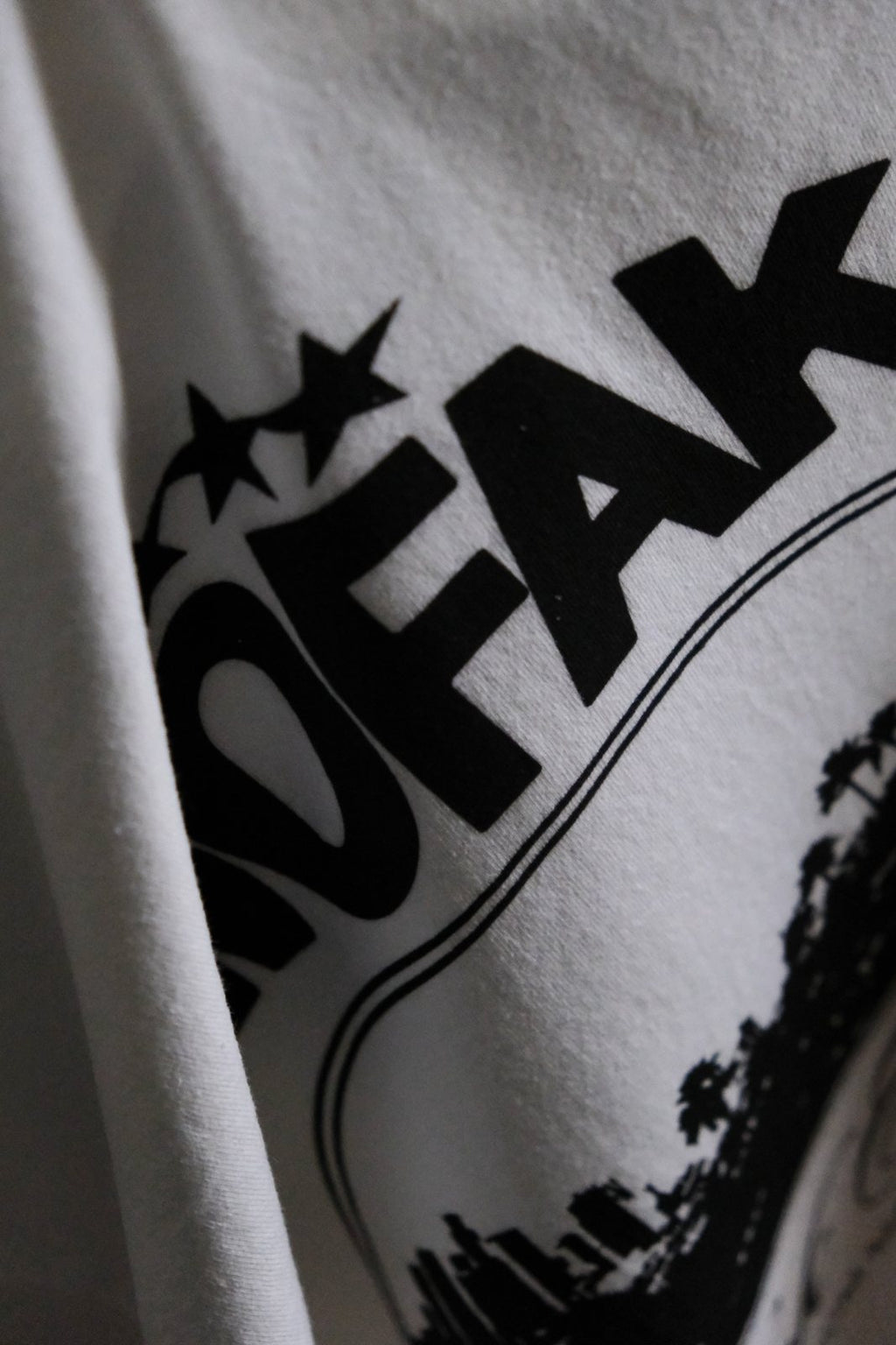 Long sleeve Mofak Palm trees, détail du logo